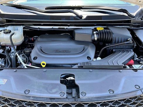 Used 2024 Chrysler Pacifica Touring-L FWD image 37