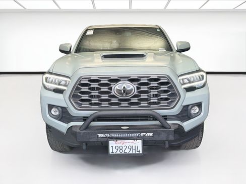 Used 2022 Toyota Tacoma TRD Sport w/ TRD Premium Sport Package RWD image 2