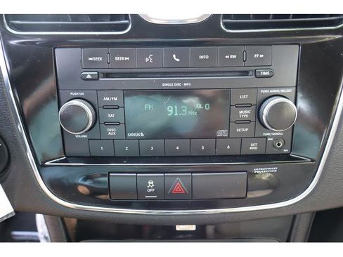 Used 2011 Chrysler 200 Touring image 13