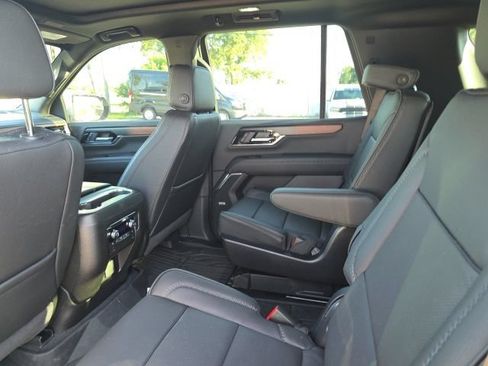 Used 2026 GMC Yukon Denali w/ Sun & Power Step Package RWD image 7