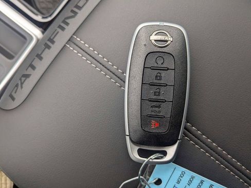 New 2026 Nissan Pathfinder Platinum image 23