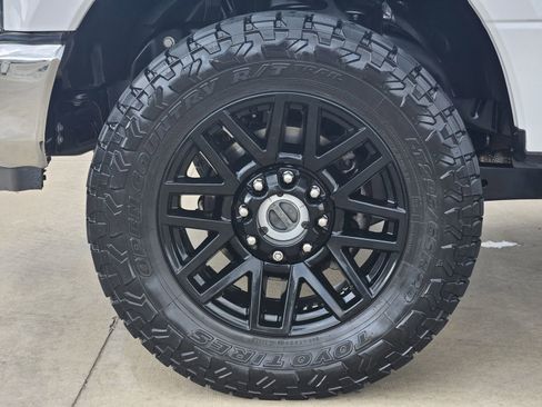 Used 2022 Ford F350 Lariat w/ Chrome Package image 13