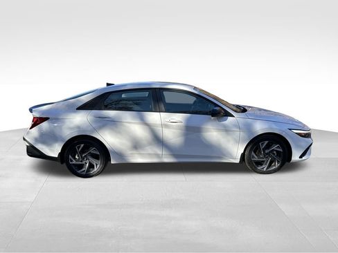 Certified 2025 Hyundai Elantra Sport image 7