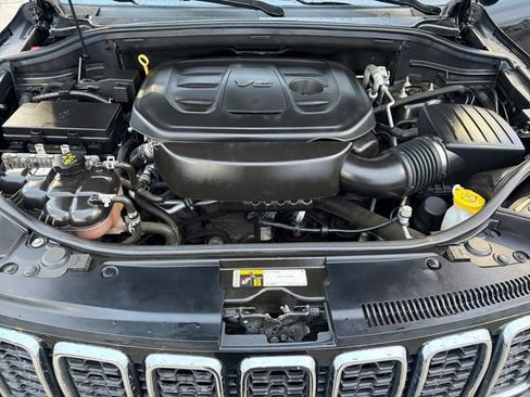 Used 2019 Jeep Grand Cherokee Laredo w/ 18" Wheel & 8.4" Radio Group image 25