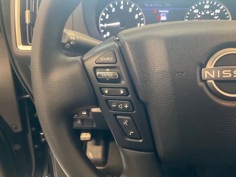 Used 2025 Nissan Frontier SV image 14