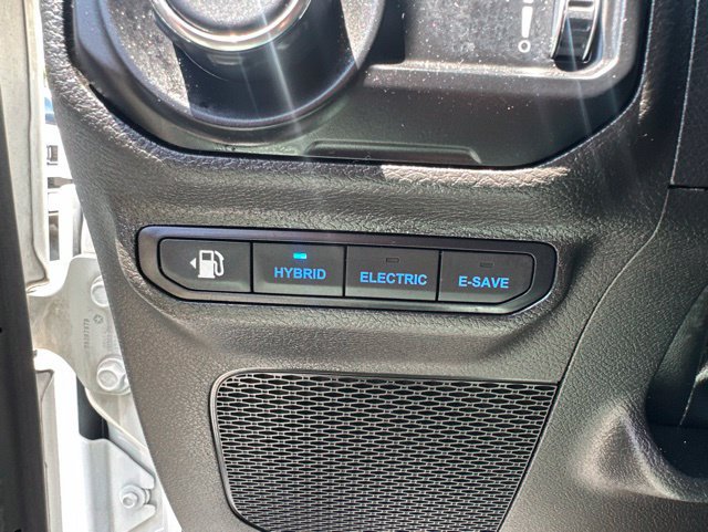 Used 2023 Jeep Wrangler Unlimited Sahara w/ Cold Weather Group AWD/4WD image 19