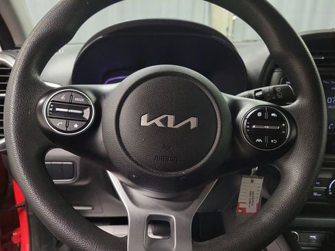 Used 2023 Kia Soul LX image 17