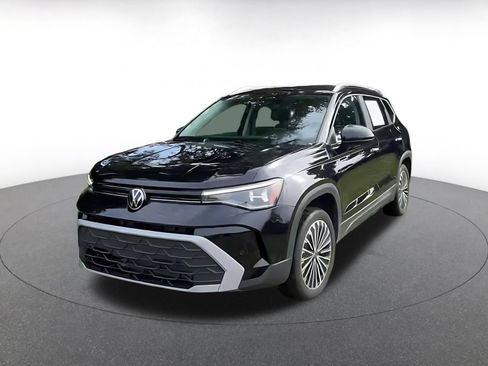 Used 2026 Volkswagen Taos SE FWD image 6