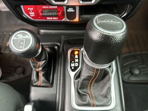 Used 2022 Jeep Gladiator Mojave w/ Cold Weather Group AWD/4WD image 31