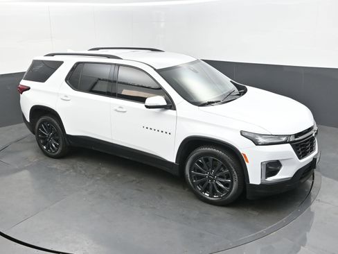 Used 2023 Chevrolet Traverse RS image 32