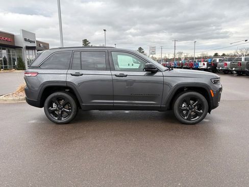 New 2026 Jeep Grand Cherokee Limited w/ Limited Altitude Package AWD/4WD image 2