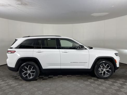 Used 2023 Jeep Grand Cherokee Limited image 5