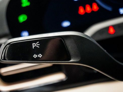 Used 2023 Porsche Taycan 4S w/ Premium Package image 32