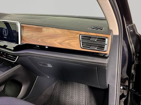 Used 2024 Volkswagen Atlas SE image 25