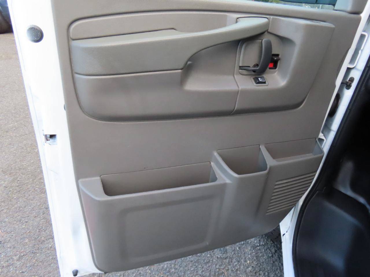 Used 2015 Chevrolet Express 3500 LS RWD image 15