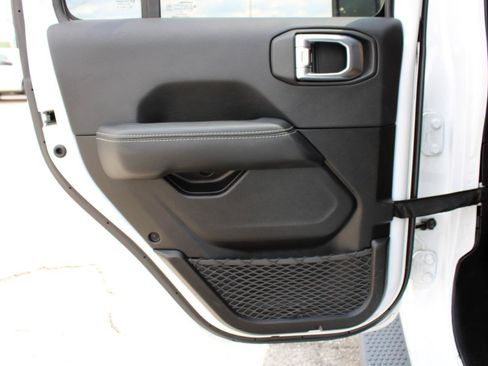 Used 2023 Jeep Wrangler Unlimited Sahara w/ Cold Weather Group AWD/4WD image 40