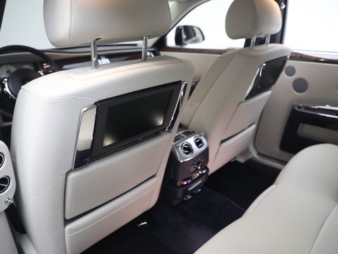 Certified 2014 Rolls-Royce Ghost RWD image 25