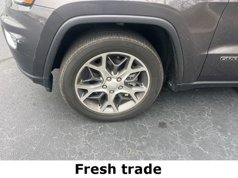 Certified 2021 Jeep Grand Cherokee Laredo image 2