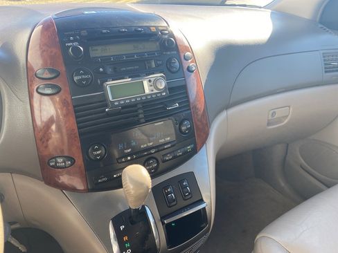 Used 2005 Toyota Sienna XLE image 14