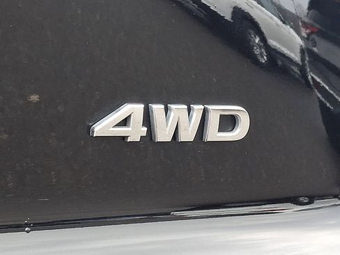 Used 2024 Nissan Pathfinder S image 30