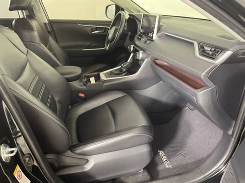 Used 2019 Toyota RAV4 Limited w/ Advanced Technology Package AWD/4WD image 22