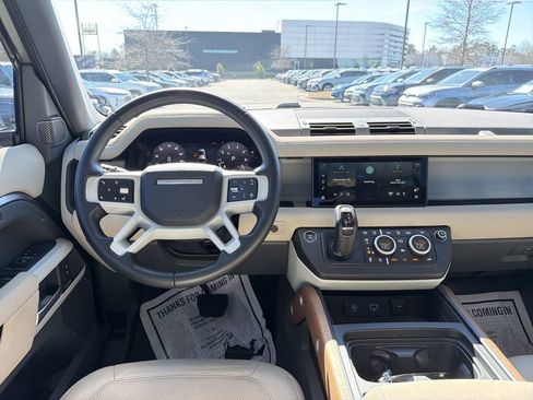 Used 2023 Land Rover Defender 110 SE image 4