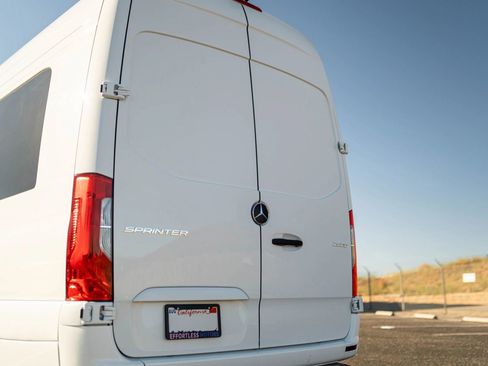 Used 2024 Mercedes-Benz Sprinter 2500 image 16