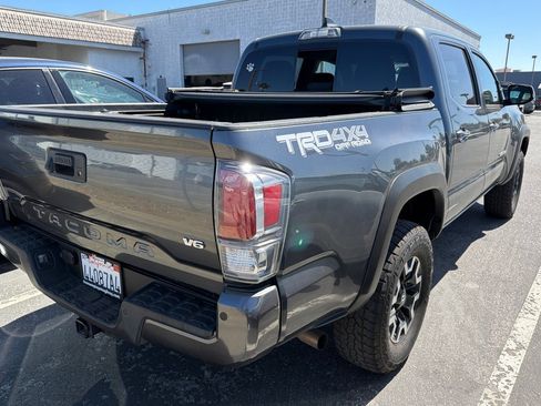 Used 2023 Toyota Tacoma TRD Off-Road w/ Technology Package AWD/4WD image 5