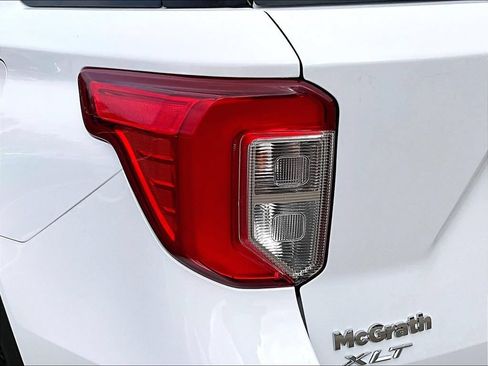 Used 2023 Ford Explorer XLT AWD/4WD image 26
