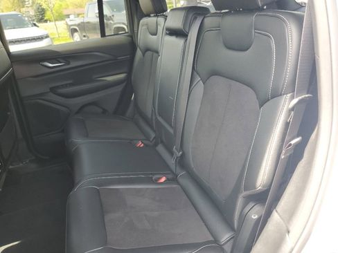 Used 2024 Jeep Grand Cherokee Altitude AWD/4WD image 28