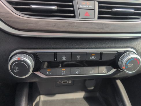 Used 2024 Nissan Altima 2.5 SV FWD image 25
