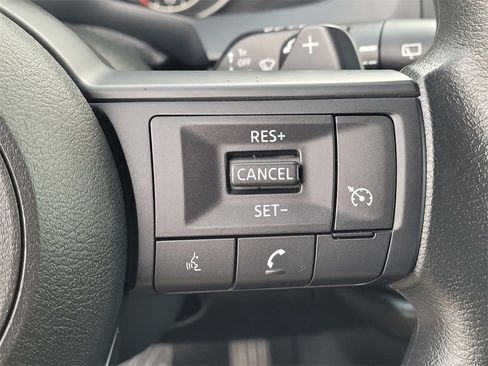 Used 2025 Nissan Pathfinder S image 16