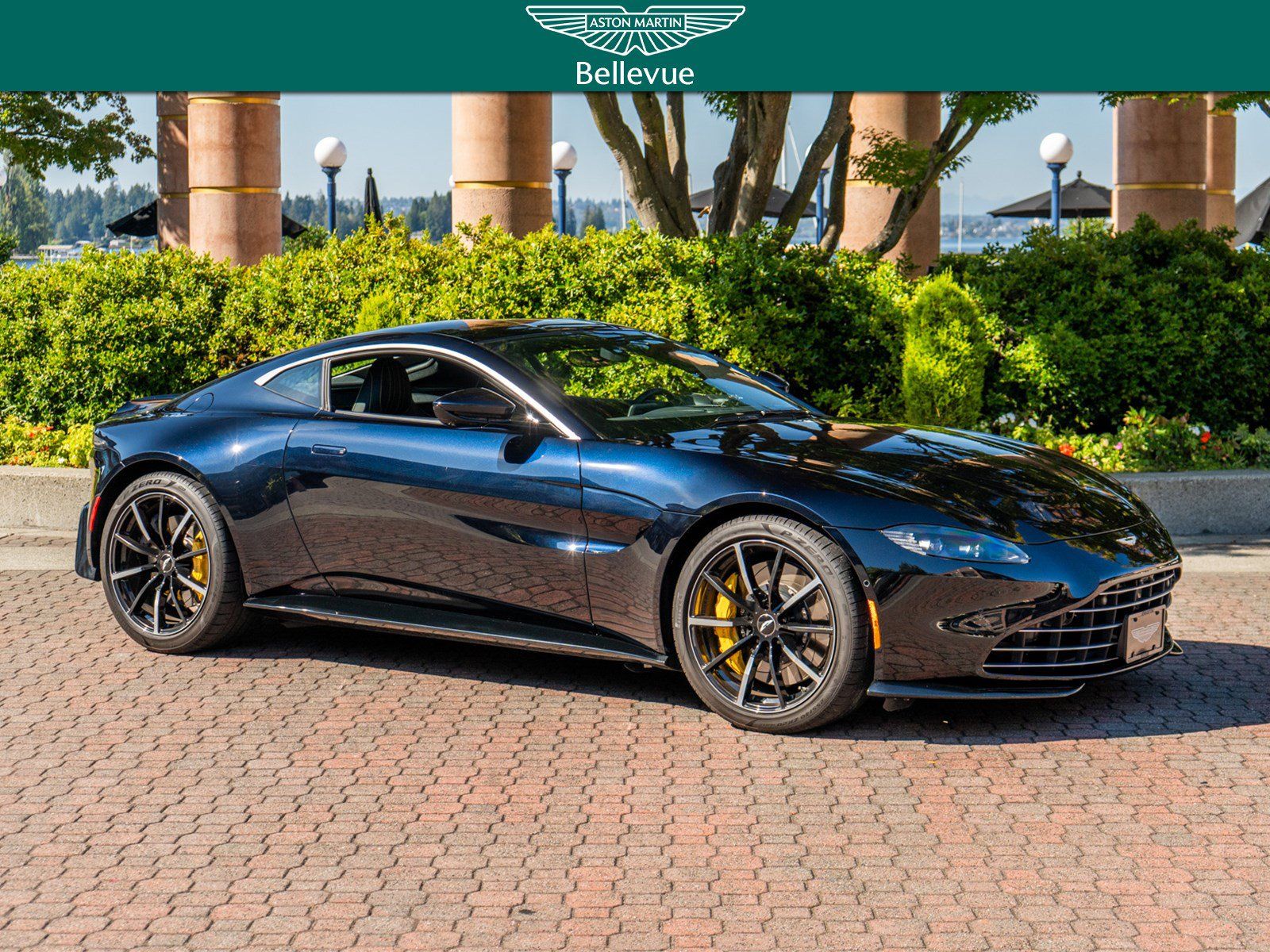 Used 2023 Aston Martin V8 Vantage Coupe RWD image 1
