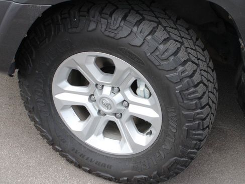 Used 2022 Toyota 4Runner SR5 AWD/4WD image 20