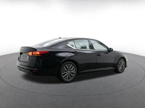 Used 2025 Nissan Altima 2.5 SV FWD image 9