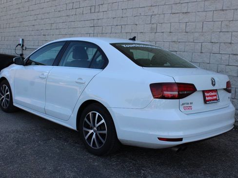 Used 2017 Volkswagen Jetta SE image 3