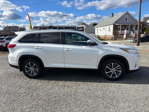Used 2019 Toyota Highlander XLE image 4