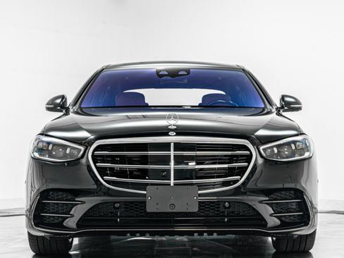 Used 2025 Mercedes-Benz S 580e 4MATIC Sedan image 4