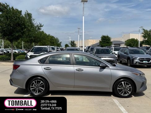Used 2023 Kia Forte LXS FWD image 5
