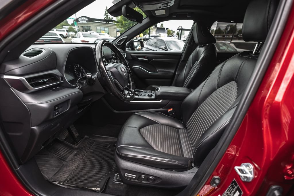 Used 2021 Toyota Highlander XSE AWD/4WD image 18