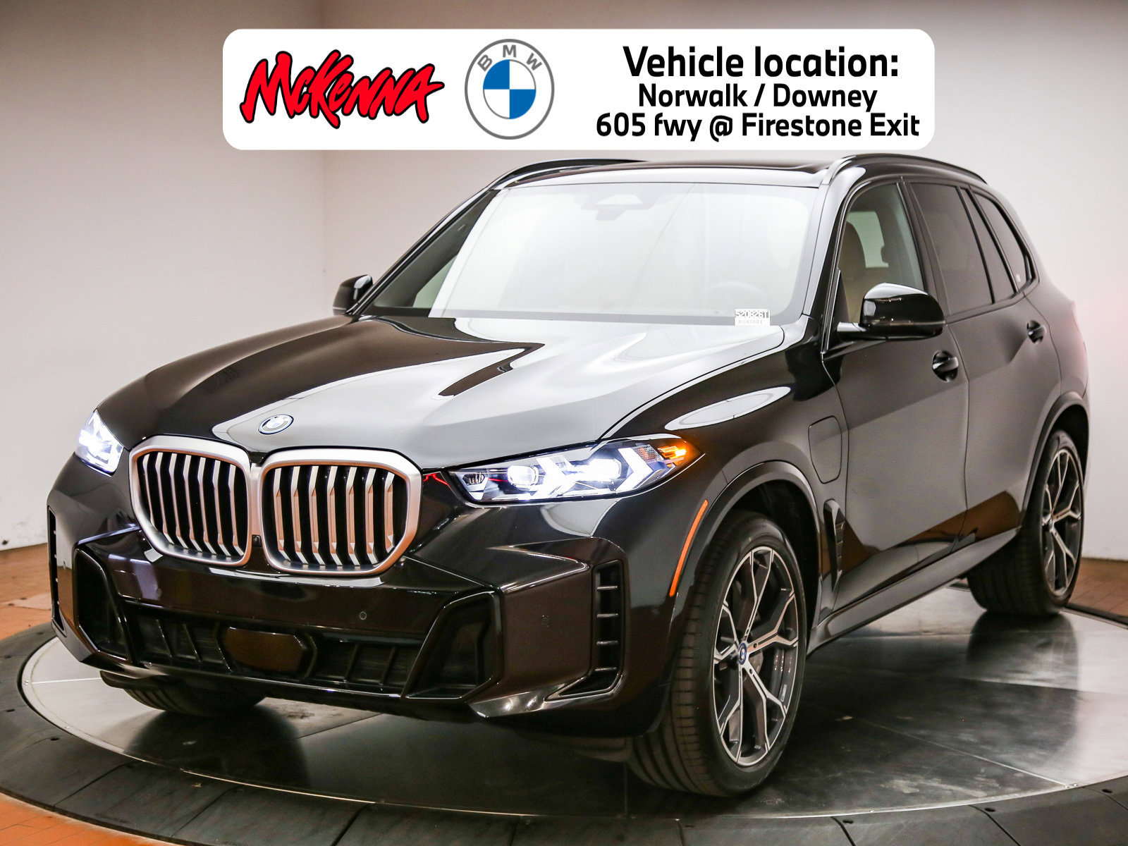 Certified 2024 BMW X5 xDrive50e w/ M Sport Package AWD/4WD image 1