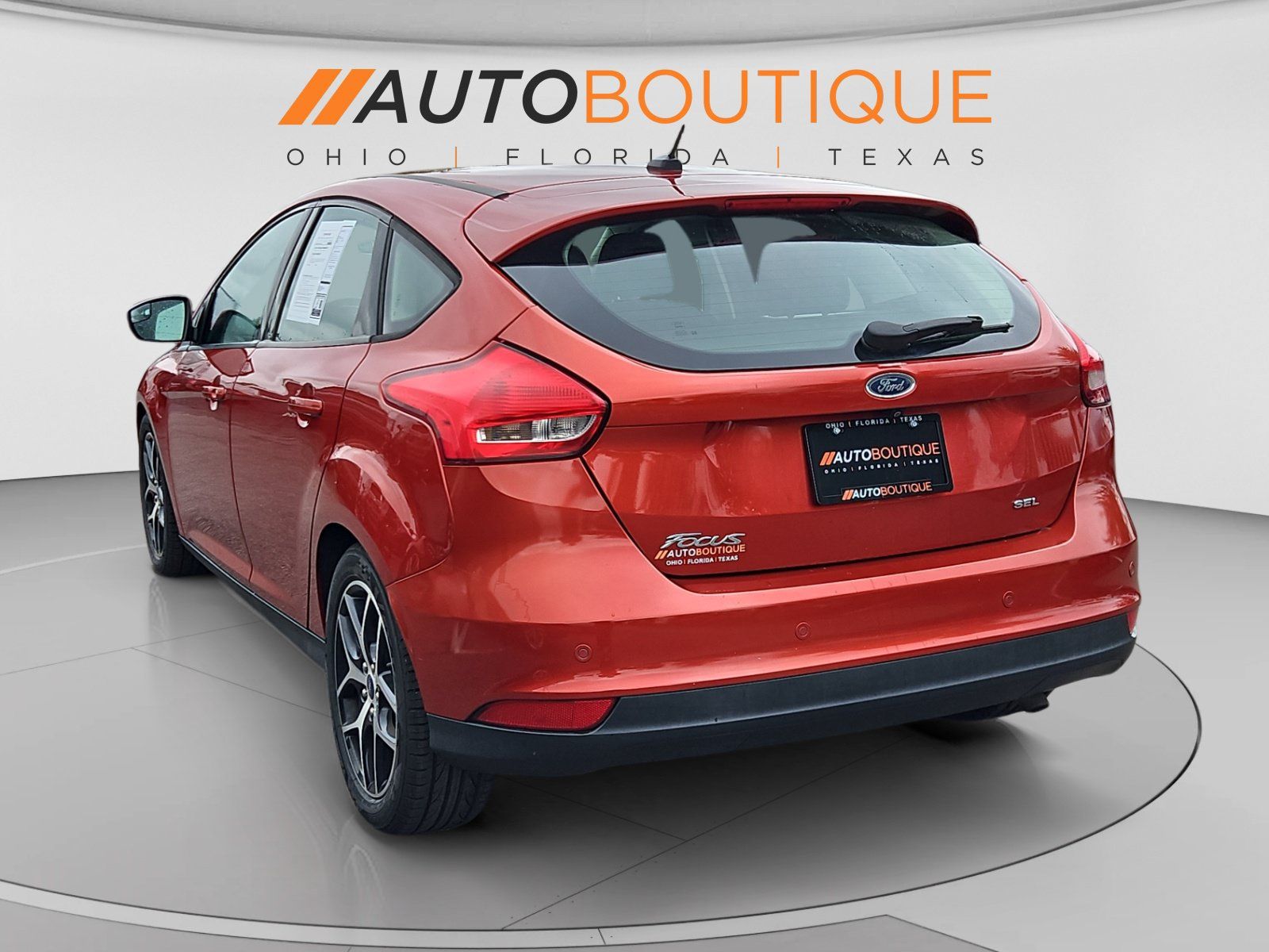 Used 2018 Ford Focus SEL w/ Cold Weather Package FWD image 3
