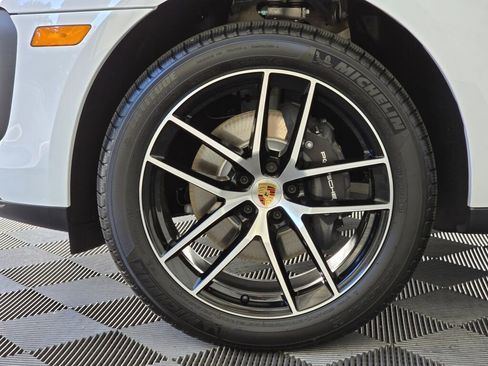 New 2026 Porsche Macan image 25