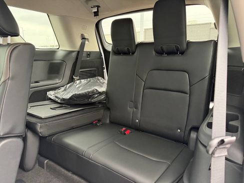 New 2026 Nissan Pathfinder Platinum FWD image 16