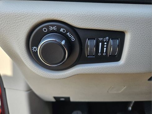 Used 2017 Chrysler Pacifica Touring FWD image 20