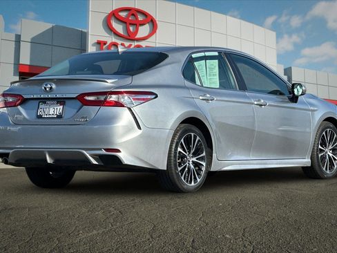Certified 2020 Toyota Camry SE image 3
