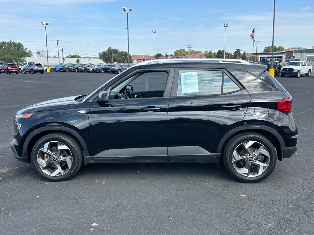 Used 2022 Hyundai Venue SEL FWD image 6