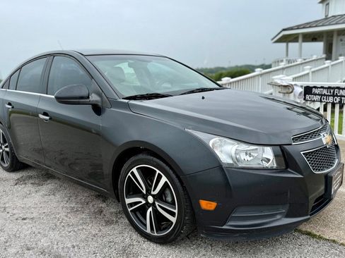 Used 2011 Chevrolet Cruze LTZ FWD image 3