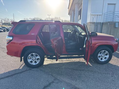 Used 2023 Toyota 4Runner SR5 Premium w/ Moonroof Package image 8