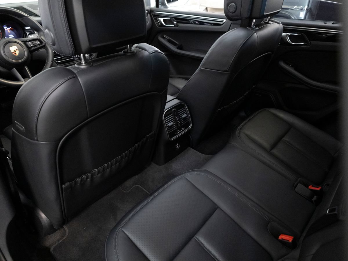 Certified 2024 Porsche Macan AWD/4WD image 29